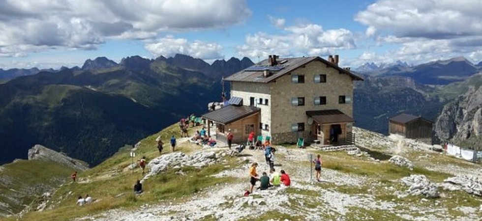 E' Elisa Bettega la nuova gestrice del rifugio Velo della Madonna a quota 2.333 metri